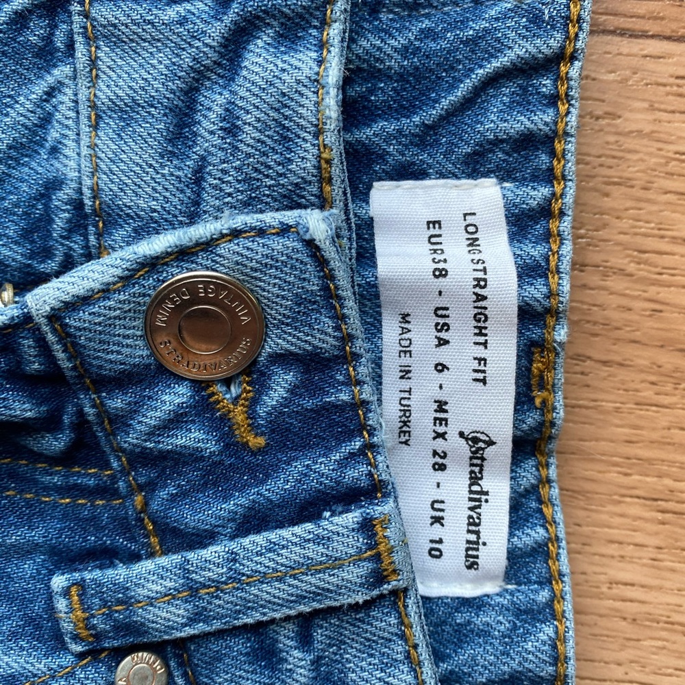 Stradavarius jeans size US 6. Long straight fit
